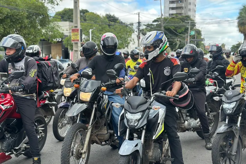 'Projeto pode reduzir renda', dizem motoristas por aplicativo em ato em Teresina
