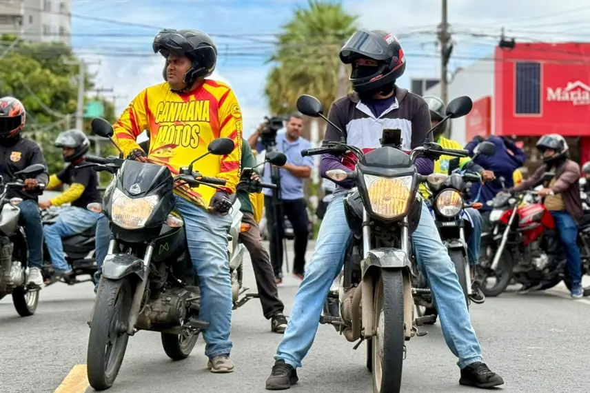 'Projeto pode reduzir renda', dizem motoristas por aplicativo em ato em Teresina