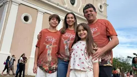 Rafael Fonteles e Isabel Fonteles com os filhos Thomaz e Elisa em dia de missa (Foto: Instagram)