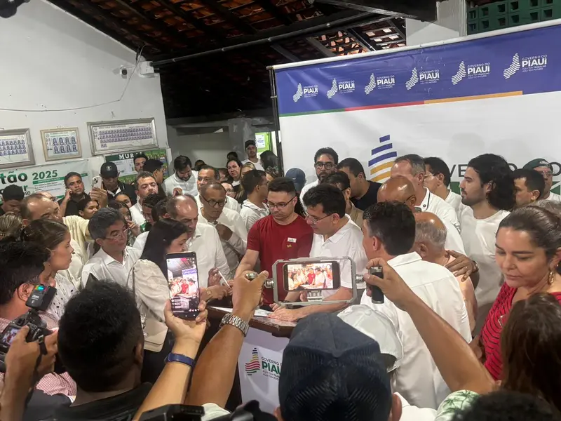 Rafael Fonteles encerra agenda com homenagem e anúncios em Cabeceiras