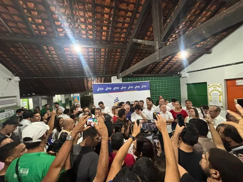 Rafael Fonteles encerra agenda com homenagem e anúncios em Cabeceiras