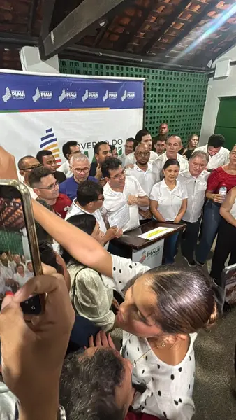 Rafael Fonteles encerra agenda com homenagem e anúncios em Cabeceiras