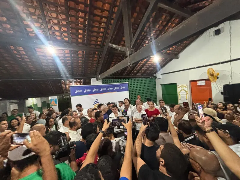 Rafael Fonteles encerra agenda com homenagem e anúncios em Cabeceiras