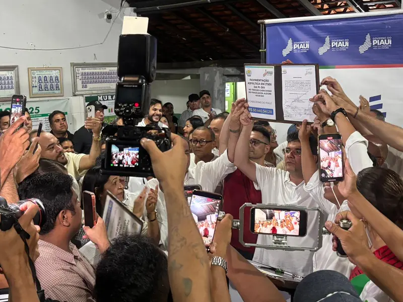 Rafael Fonteles encerra agenda com homenagem e anúncios em Cabeceiras