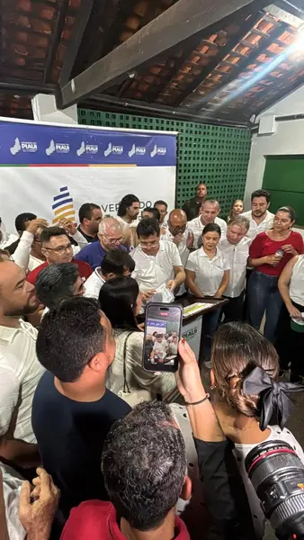 Rafael Fonteles encerra agenda com homenagem e anúncios em Cabeceiras