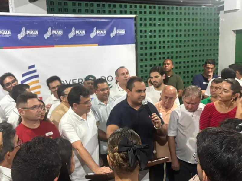 Rafael Fonteles encerra agenda com homenagem e anúncios em Cabeceiras