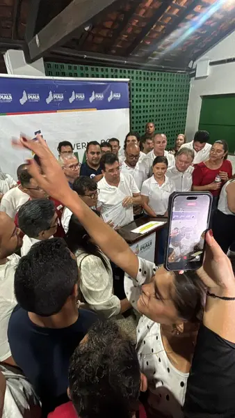 Rafael Fonteles encerra agenda com homenagem e anúncios em Cabeceiras