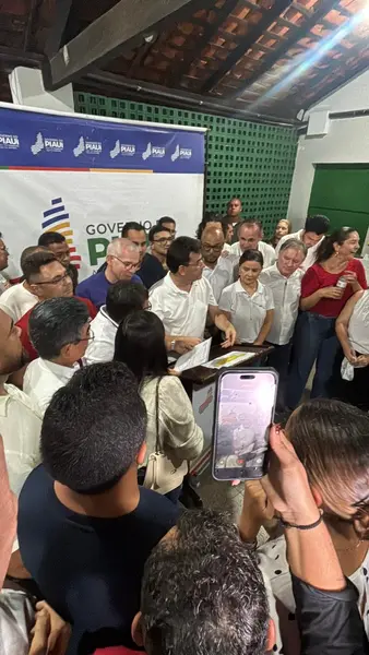 Rafael Fonteles encerra agenda com homenagem e anúncios em Cabeceiras