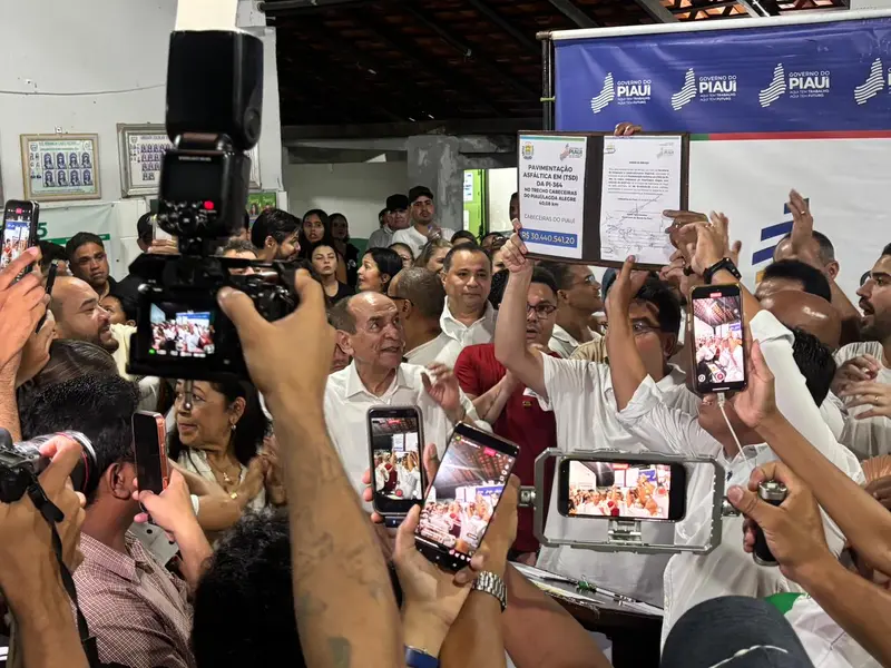 Rafael Fonteles encerra agenda com homenagem e anúncios em Cabeceiras