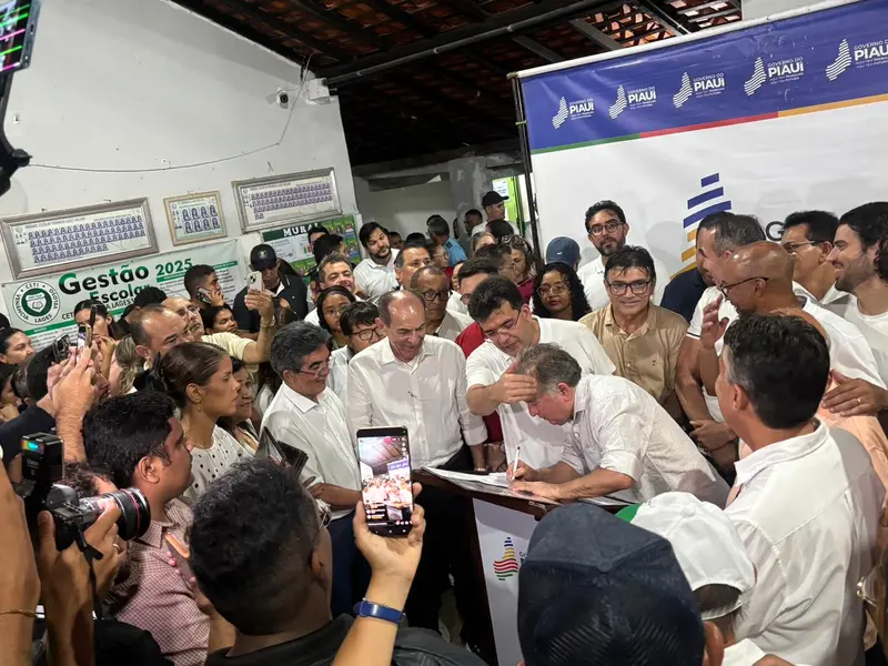 Rafael Fonteles encerra agenda com homenagem e anúncios em Cabeceiras