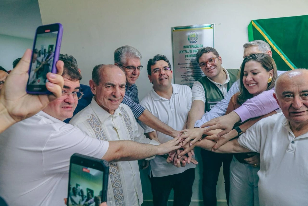 Rafael Fonteles entrega obras de mobilidade urbana e saúde em Corrente