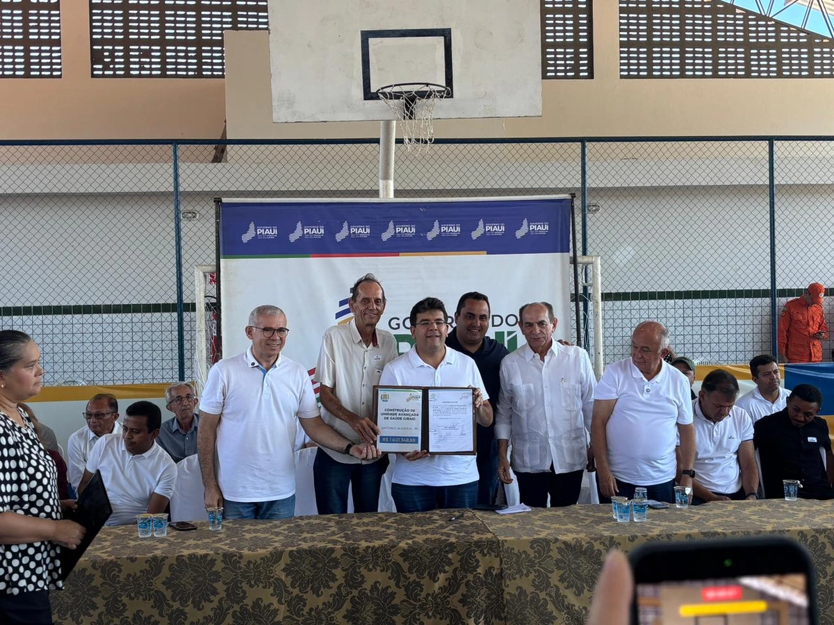 Rafael Fonteles inaugura quadra poliesportiva no município de Antônio Almeida