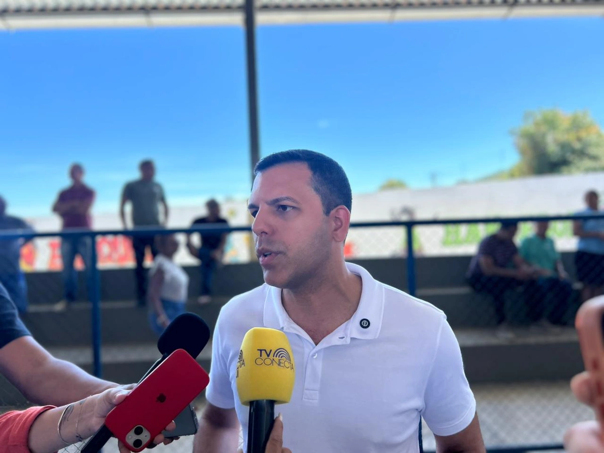 Rafael Fonteles inaugura quadra poliesportiva no município de Antônio Almeida