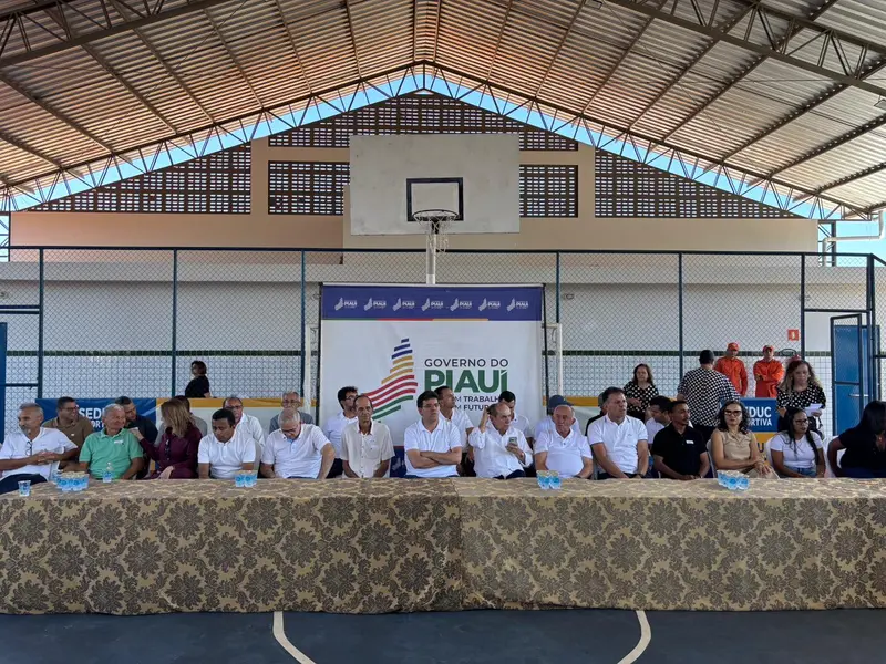 Rafael Fonteles inaugura quadra poliesportiva no município de Antônio Almeida