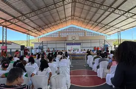 Rafael Fonteles inaugura quadra poliesportiva no município de Antônio Almeida (Foto: Conecta Piauí)