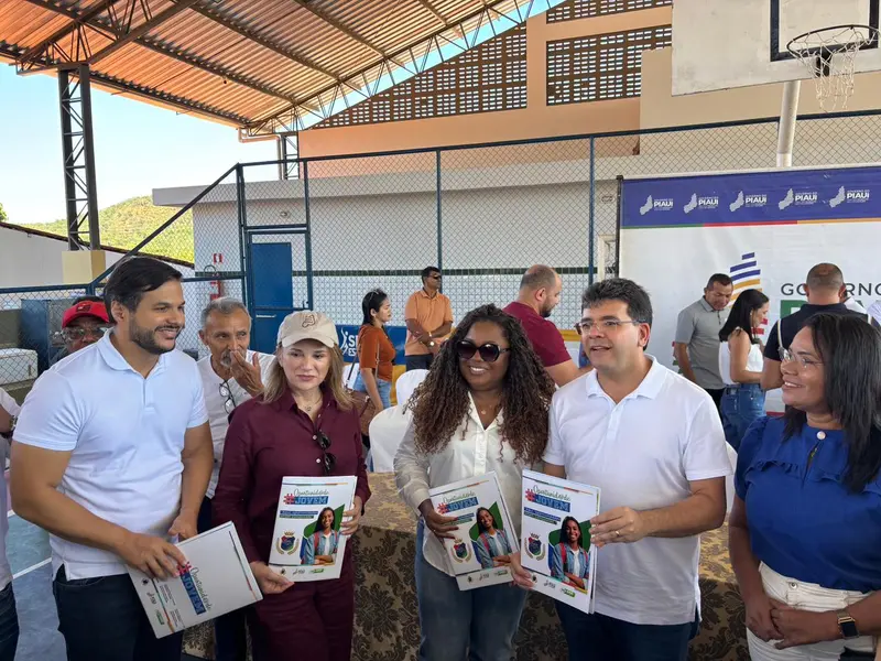 Rafael Fonteles inaugura quadra poliesportiva no município de Antônio Almeida