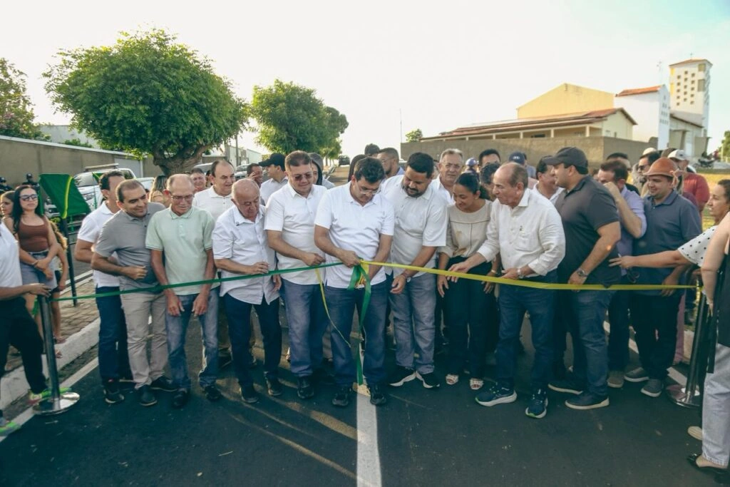 Rafael Fonteles visita obra da PI-143, inaugura asfaltamento e anuncia novos investimentos em Conceição do Canindé