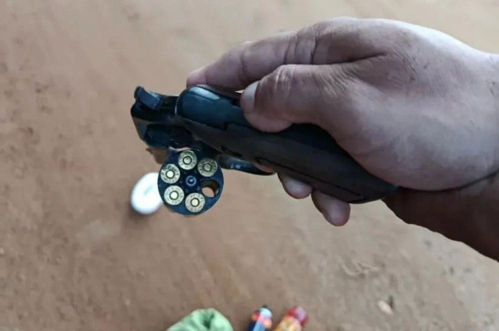 Revólver apreendido