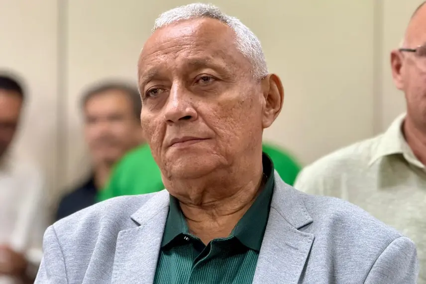 Robert Brown é aclamado e seguirá na presidência da FFP