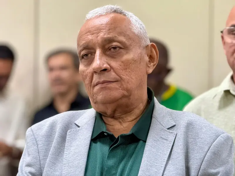 Robert Brown é aclamado e seguirá na presidência da FFP