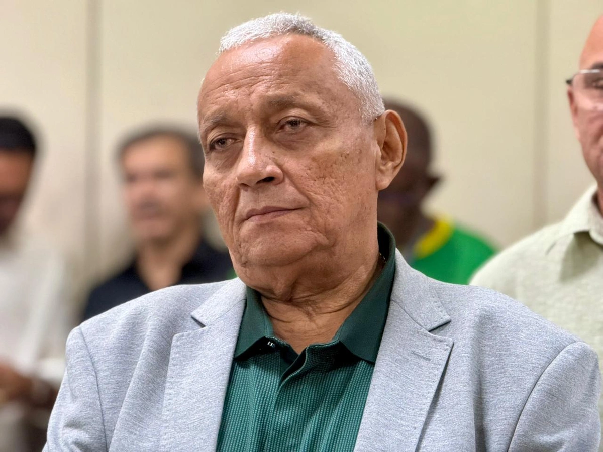 Robert Brown é aclamado e seguirá na presidência da FFP