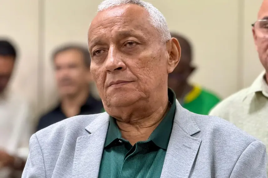 Robert Brown é aclamado e seguirá na presidência da FFP