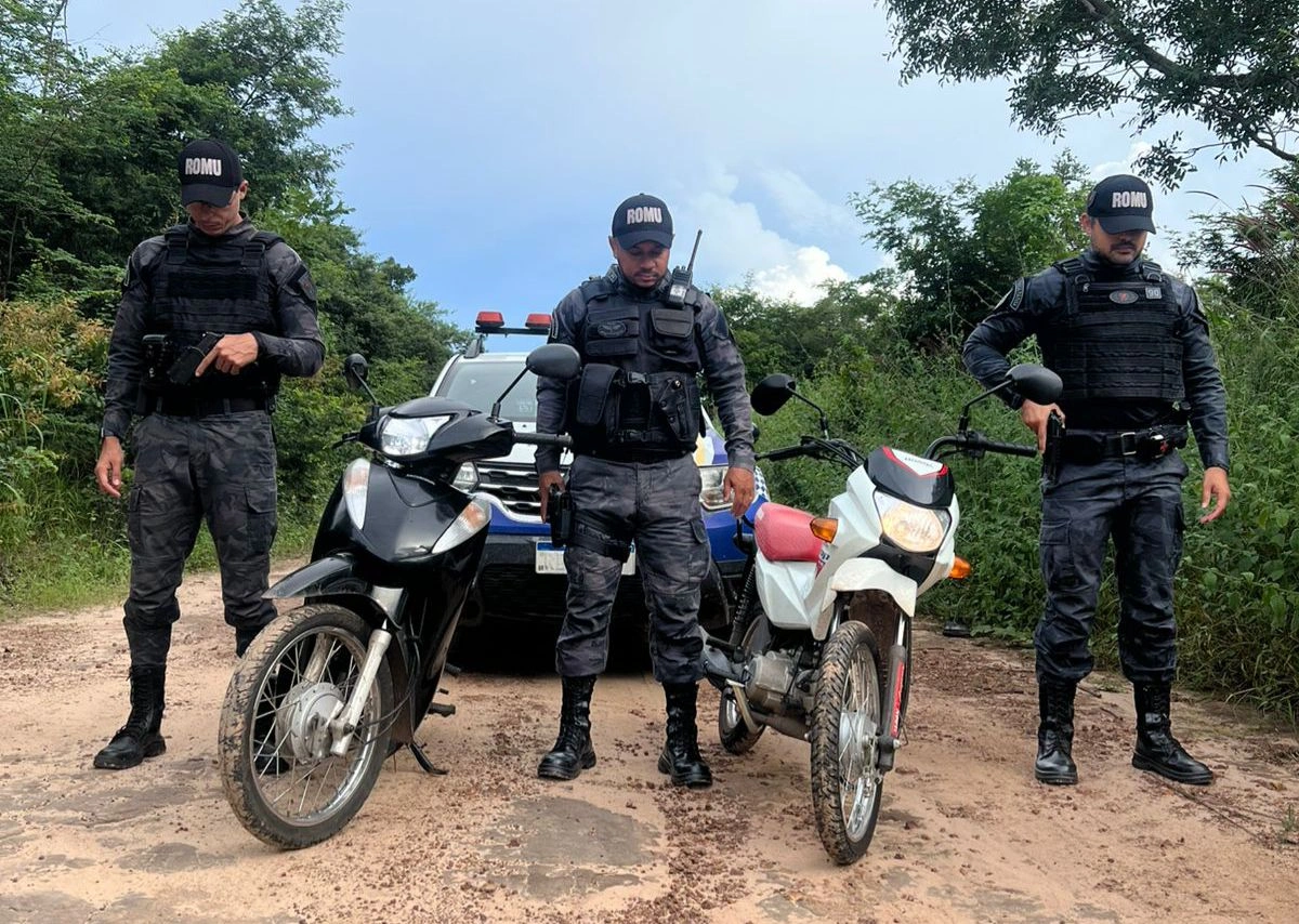 ROMU recupera motos roubadas escondidas em área de mata em Timon