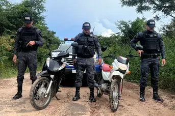 ROMU recupera motos roubadas escondidas em área de mata em Timon