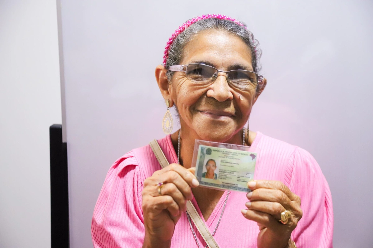 Servidores aposentados devem atualizar identidade até 30 de abril