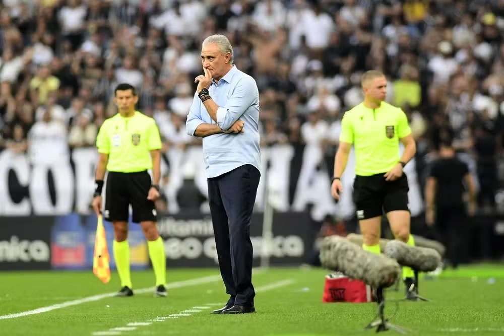Tite, pelo Flamengo, em jogo contra o Corinthians.