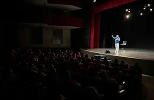 Titela lota Teatro 4 de Setembro e arranca gargalhadas do público teresinense (Foto: Reprodução/Redes Sociais)