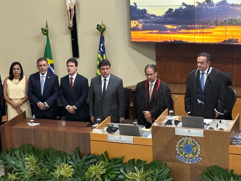 TRE-PI empossa José Wilson Ferreira e Olímpio Passos m solenidade marcada pela presença de autoridades nacionais em Teresina