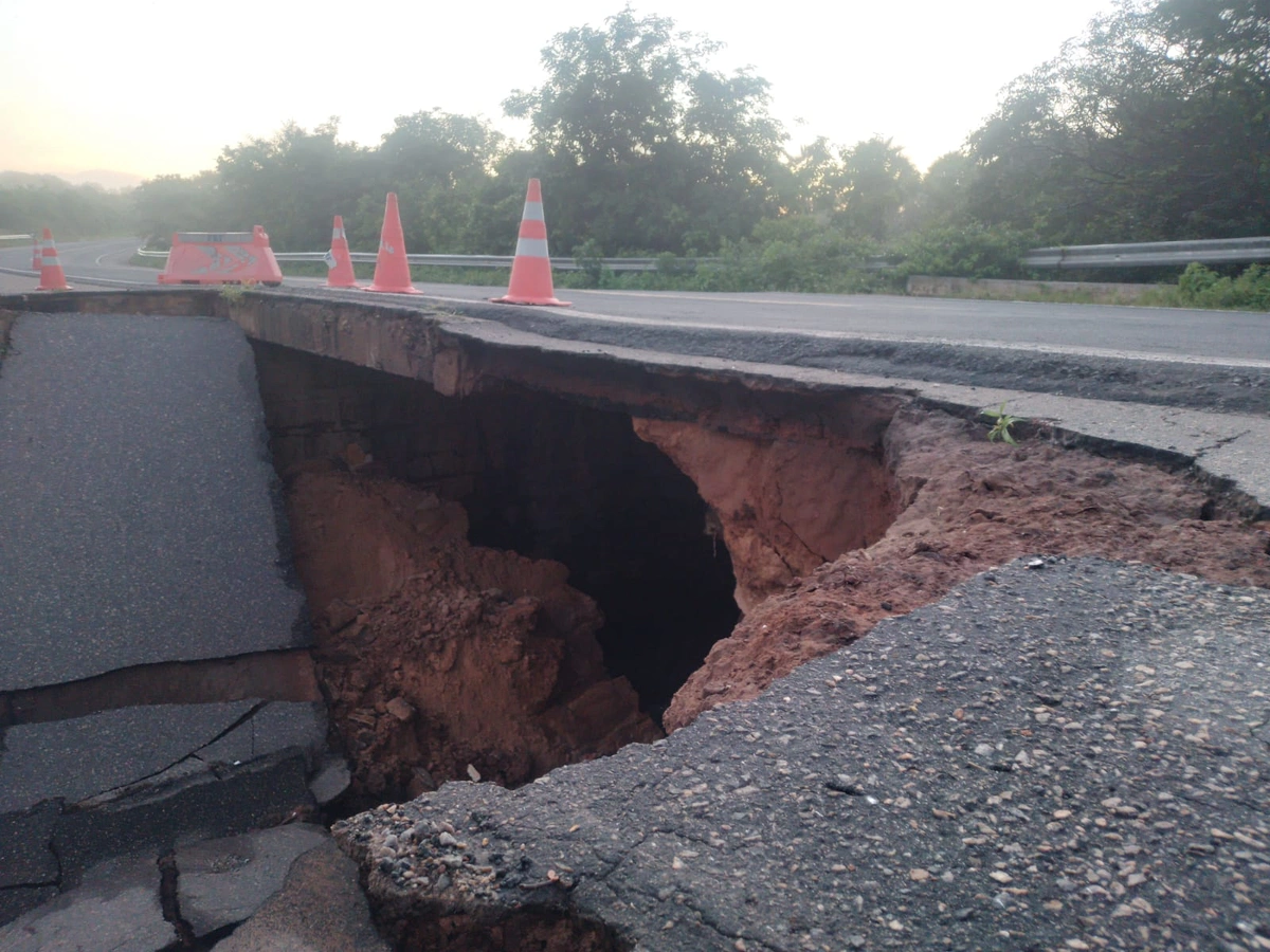 Trecho de ponte entre Parnaíba e Buriti dos Lopes cede e BR-343 é interditada