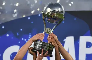 Troféu da Copa Sul-Americana. (Foto: Reprodução/ CONMEBOL)