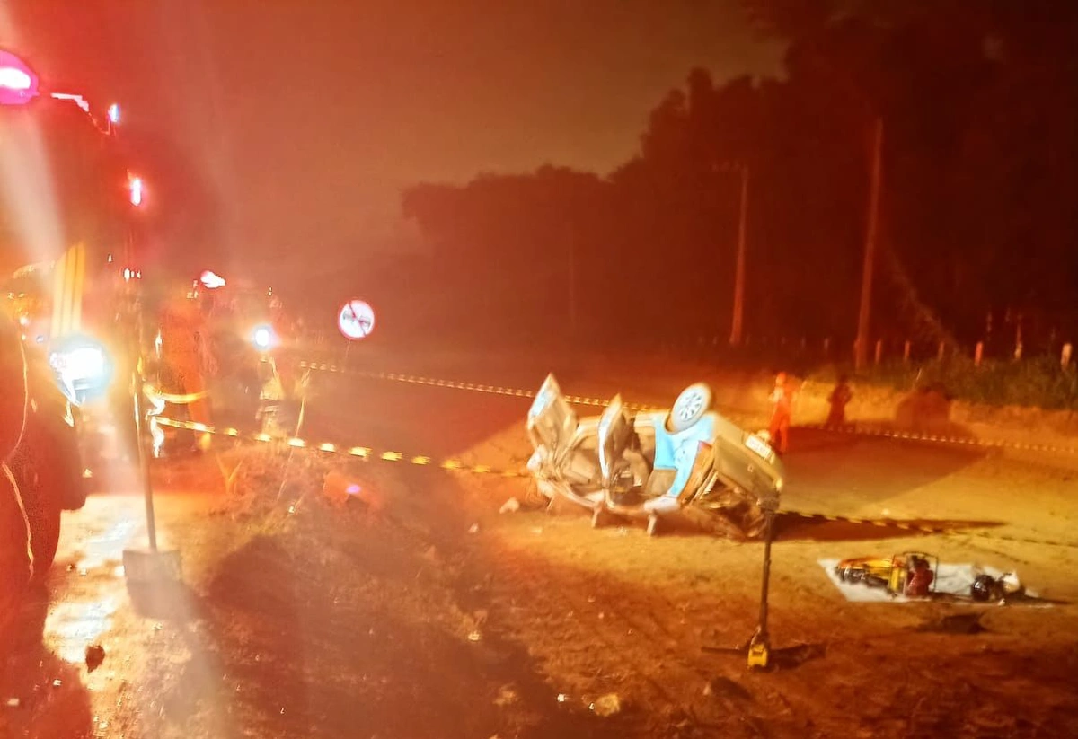 Acidente entre caminhão e carro deixa duas mortes entre Altos e Teresina