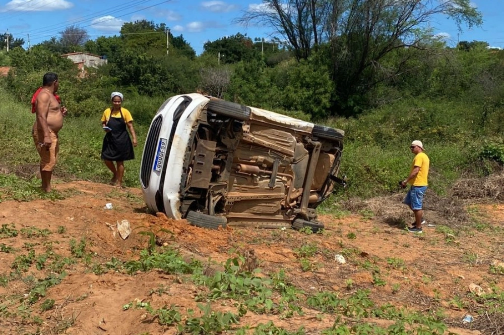 Acidente entre carreta e carro acende alerta de sinalização em São Raimundo Nonato