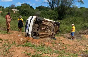 Acidente entre carreta e carro acende alerta de sinalização em São Raimundo Nonato (Foto: Reprodução)