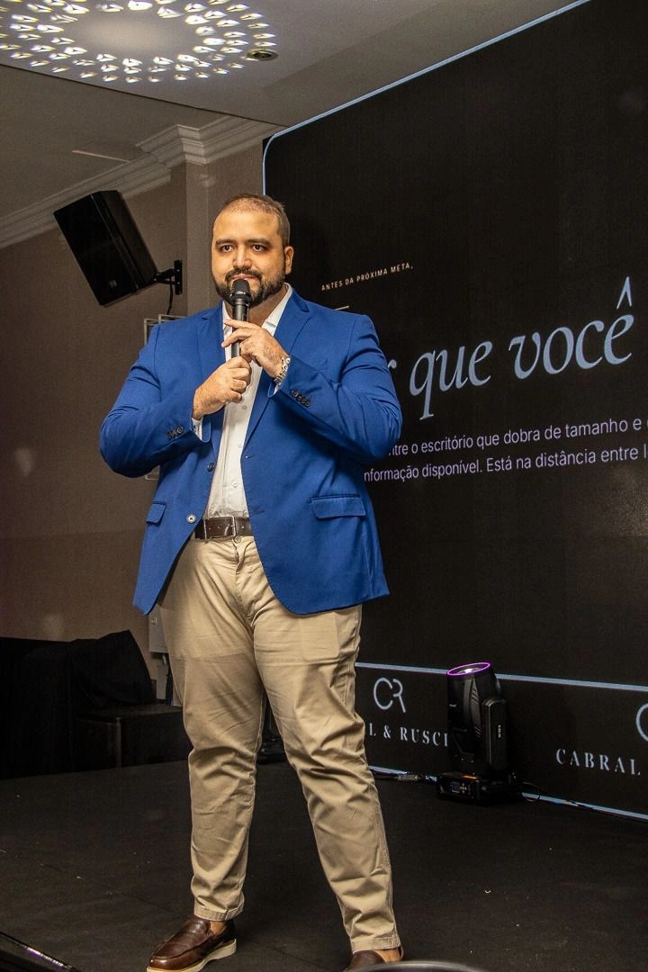 Advogado piauiense Igor Barbosa palestra para mais de 300 advogados em São Paulo