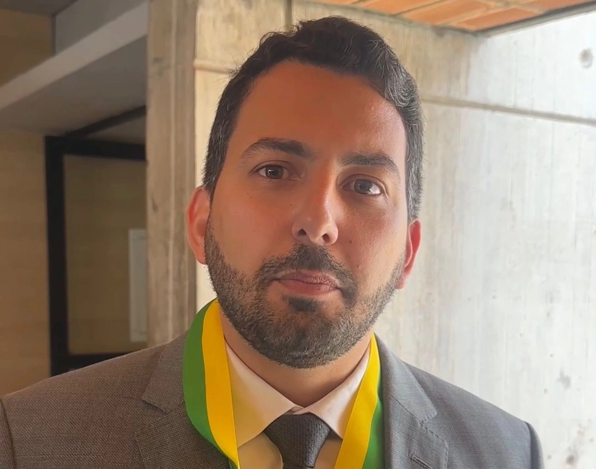 Alepi homenageia Breno Macedo com Medalha do Mérito Legislativo