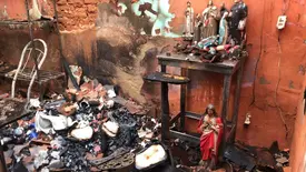 Altar com imagens sacras fica intacto após incêndio destruir casa em Picos (Foto: Reprodução/CBM-PI)