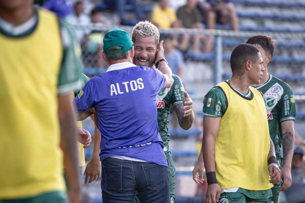 Altos vence Tirol