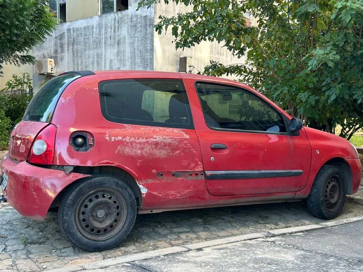 Carro do suspeito utilizado para se deslocar até o apartamento da ex-companheira