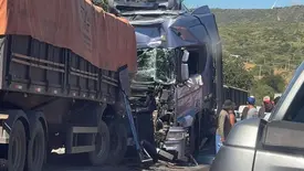 Colisão entre caminhões deixa trecho da BR-316 interditado no Sul do Piauí (Foto: Reprodução)