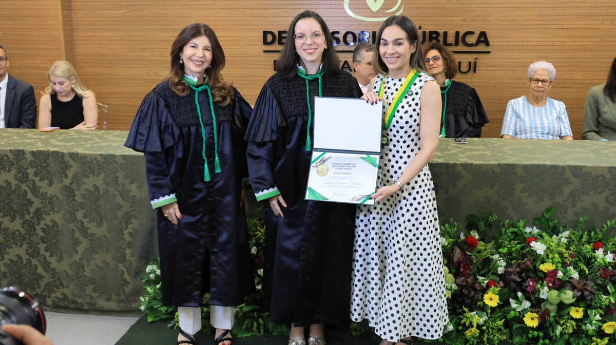 Defensoria Pública do Piauí realiza sessão solene com entrega de medalha a personalidades piauienses