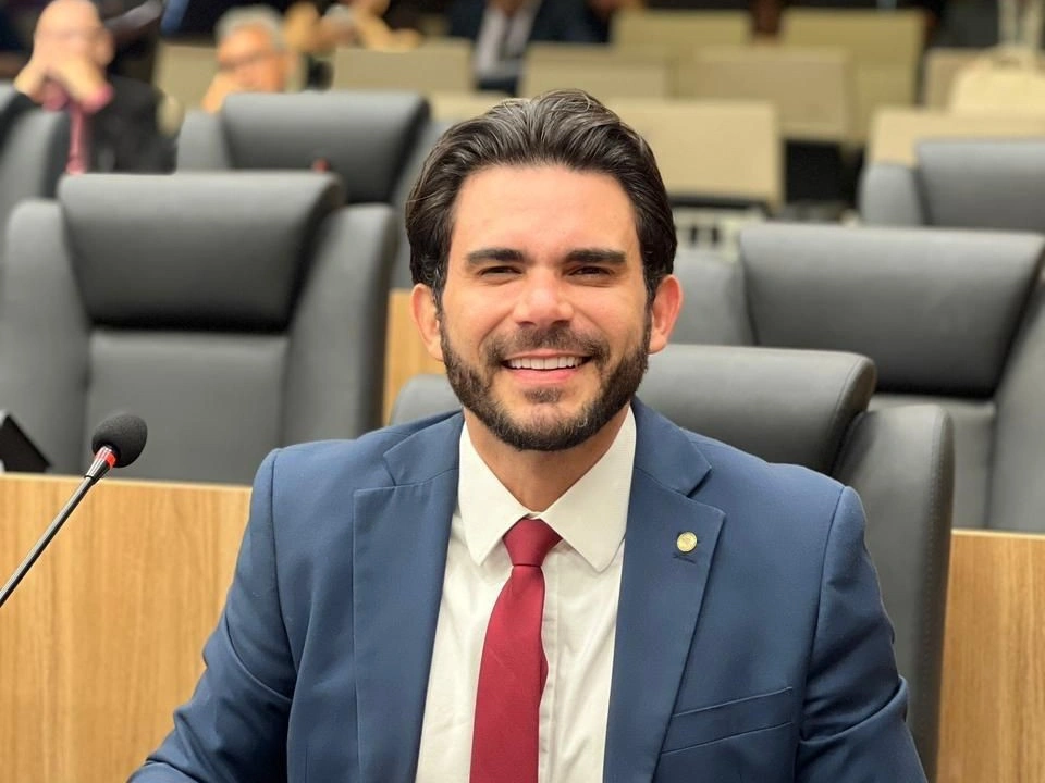 Deputado Dr. Marcus Kalume anuncia campo society para Nazária do Piauí