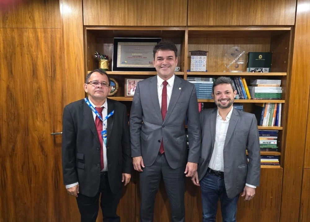 Deputado reforça apoio a Parnarama durante encontro com prefeito em Brasília