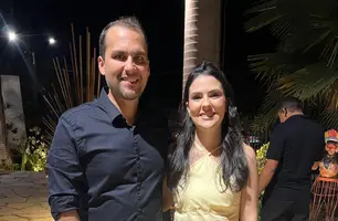 Desembargador Mário Basílio e Alcina Benício entre os pares convidados da Casa Cor (Foto: Instagram)