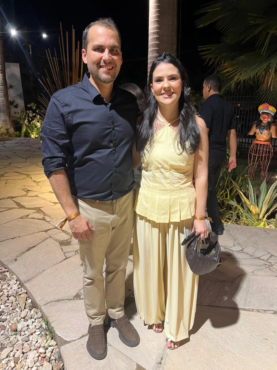 Desembargador Mário Basílio e Alcina Benício entre os pares convidados da Casa Cor