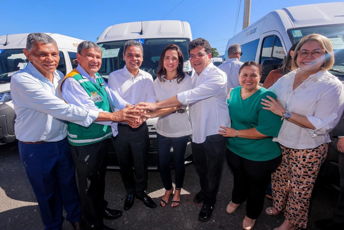 Dr. Gil Carlos participa de entrega de veículos do MobSUAS para municípios