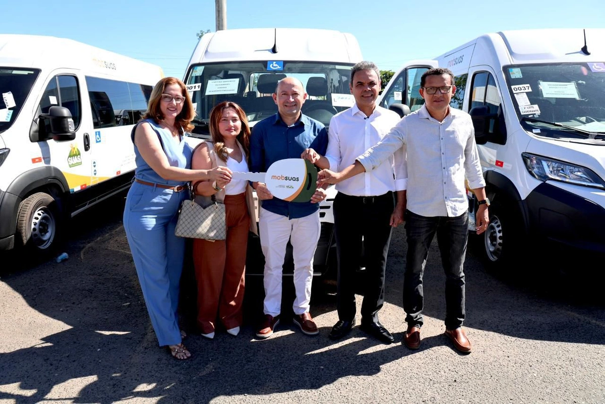 Dr. Gil Carlos participa de entrega de veículos do MobSUAS para municípios